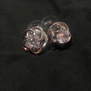 🍀 4/$15! NWOT!!! Super sparkly floral silver tone crystal earrings